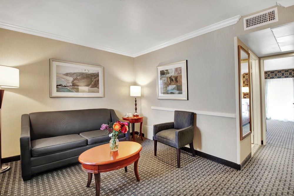 Suite, 2 Queen Beds, Non Smoking, Balcony (with Sofabed) - Photo 3