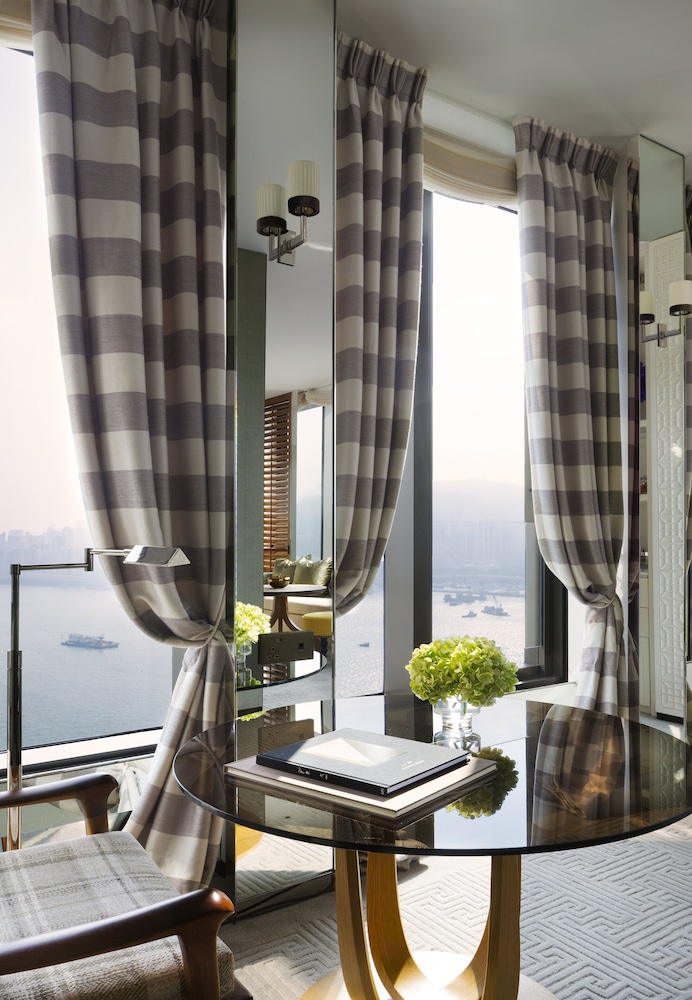 Grand Harbour Corner Suite