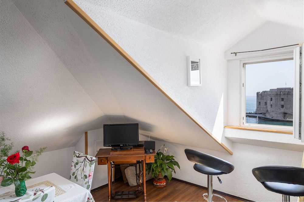 City Apartment, 2 Bedrooms, Sea View, Sea Facing