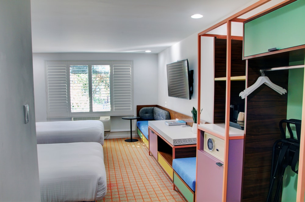 Basic Double Room thumbnail 6