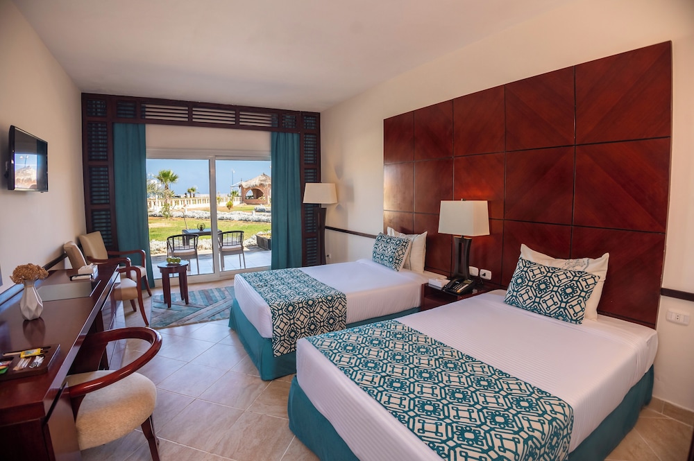 Deluxe Room, Sea View photo 3