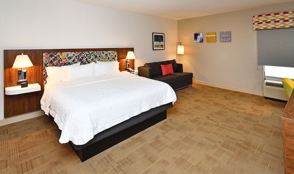 Studio, 1 King Bed, Non Smoking - Photo 1