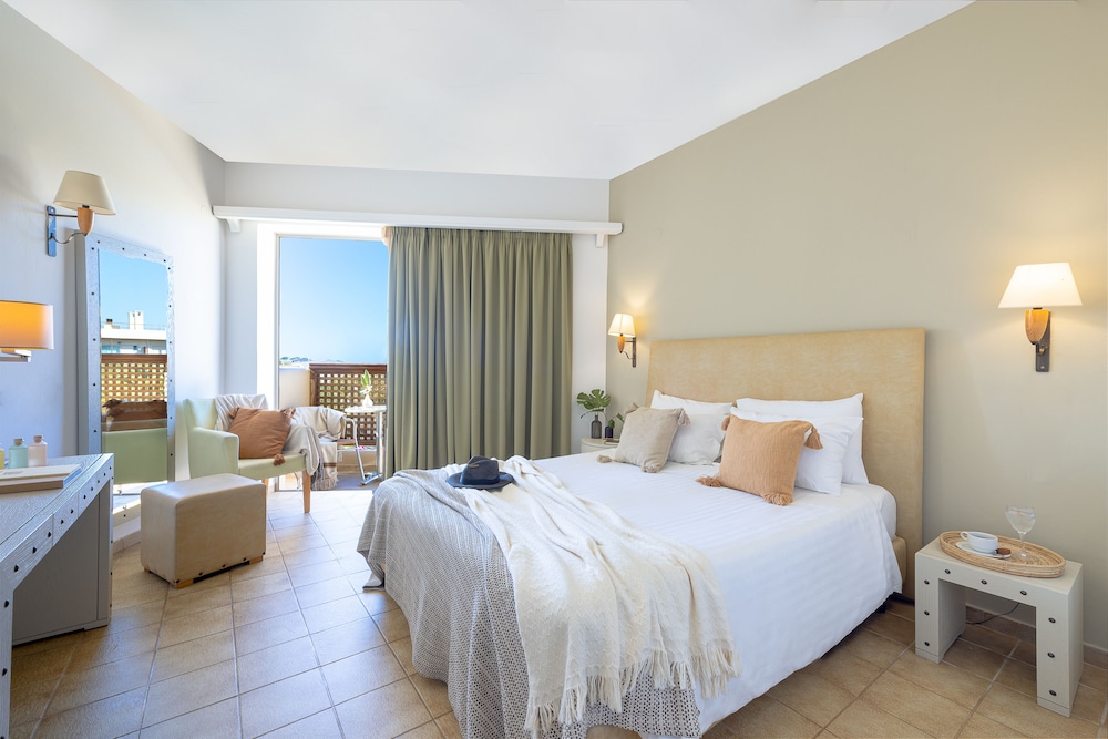 Standard Room, Pool View photo 2