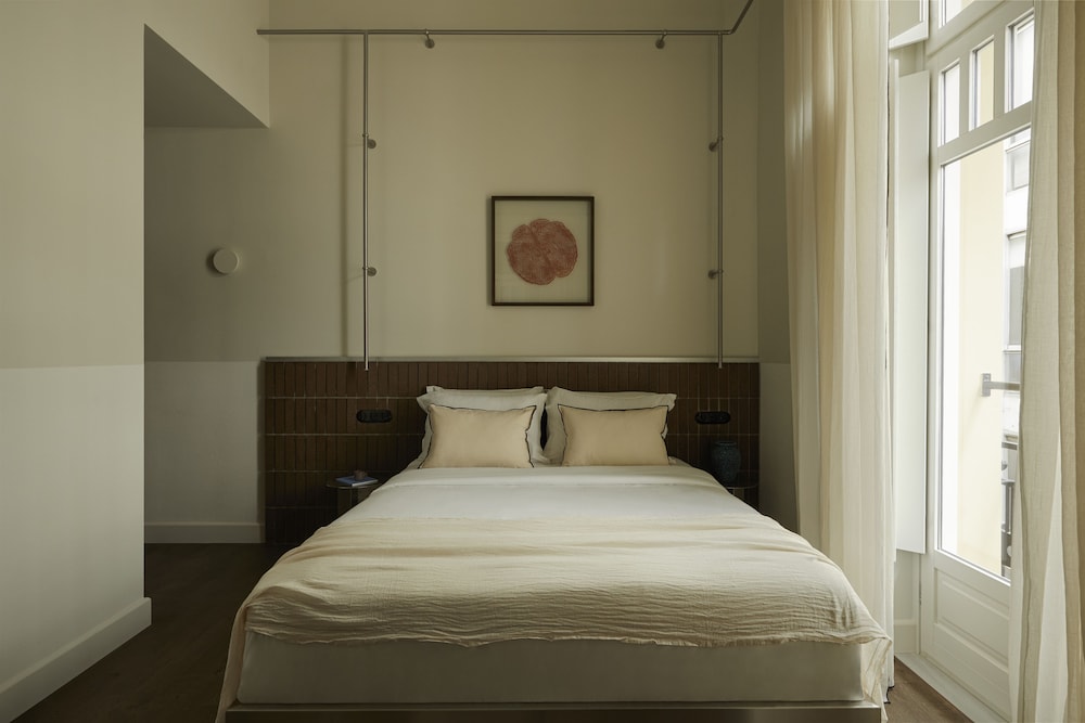 Medium Room photo 2