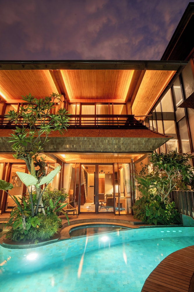 Executive Suite - Photo 6