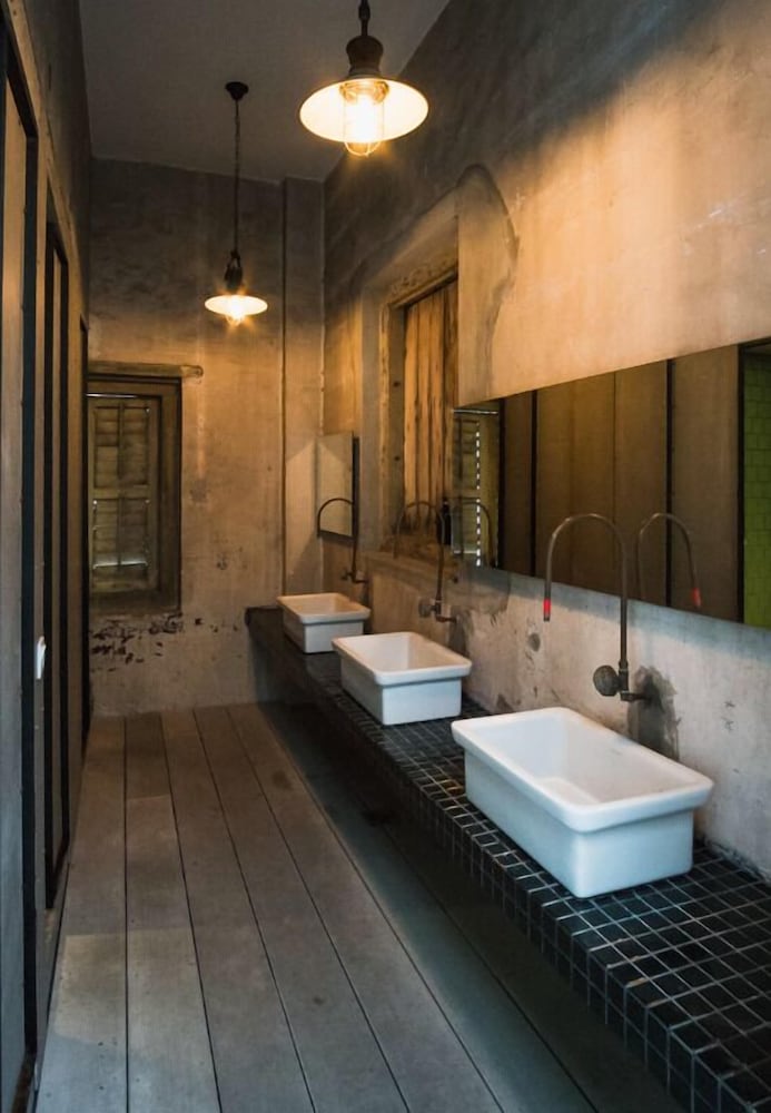 Twin Room, Shared Bathroom - Photo 2