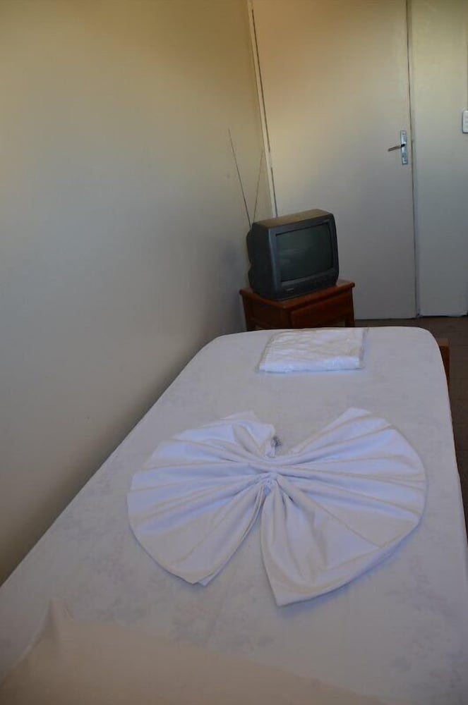Standard Room, Shared Bathroom (with Fan) photo 2