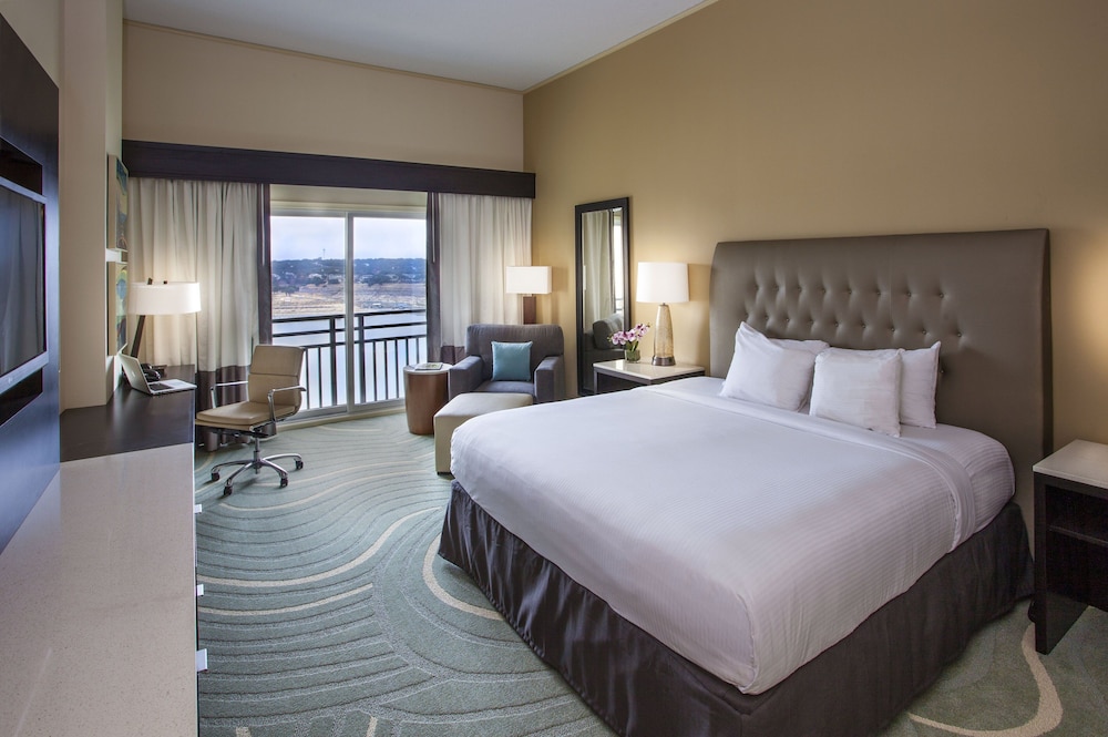 Room, 1 King Bed, Lake View - Photo 3