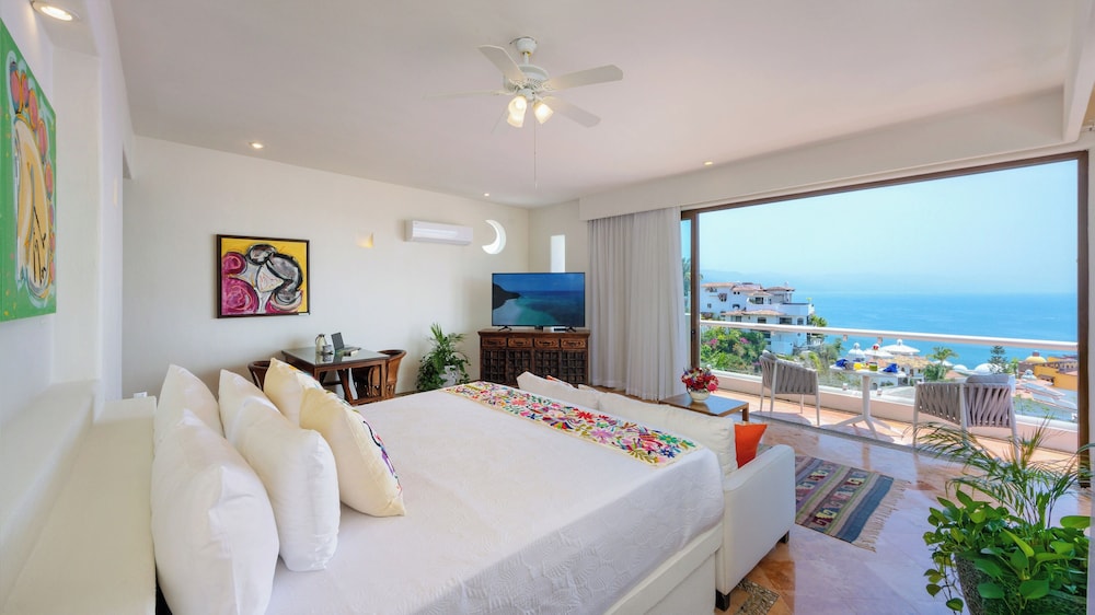Deluxe Suite, 1 King Bed with Sofa bed, Ocean View photo 2