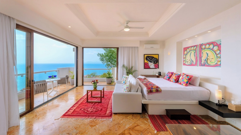 Deluxe Suite, 1 King Bed with Sofa bed, Ocean View
