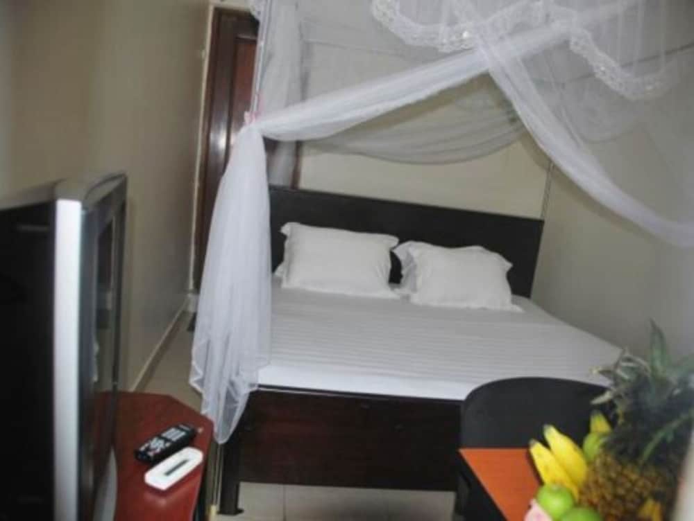 Standard Twin Room, 2 Twin Beds - Photo 1