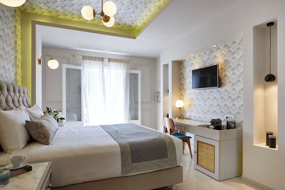 Standard Triple Room, Balcony, City View photo 2