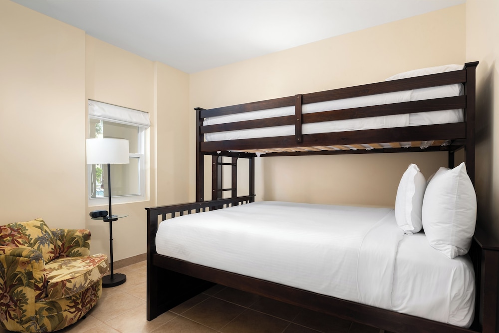 Bungalow, 2 Bedrooms, Lanai - Photo 1