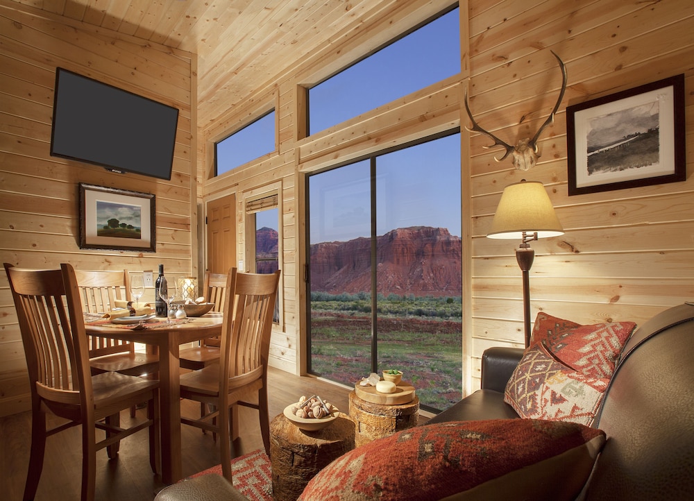Red Cliff View Two Bedroom Cabin photo 3