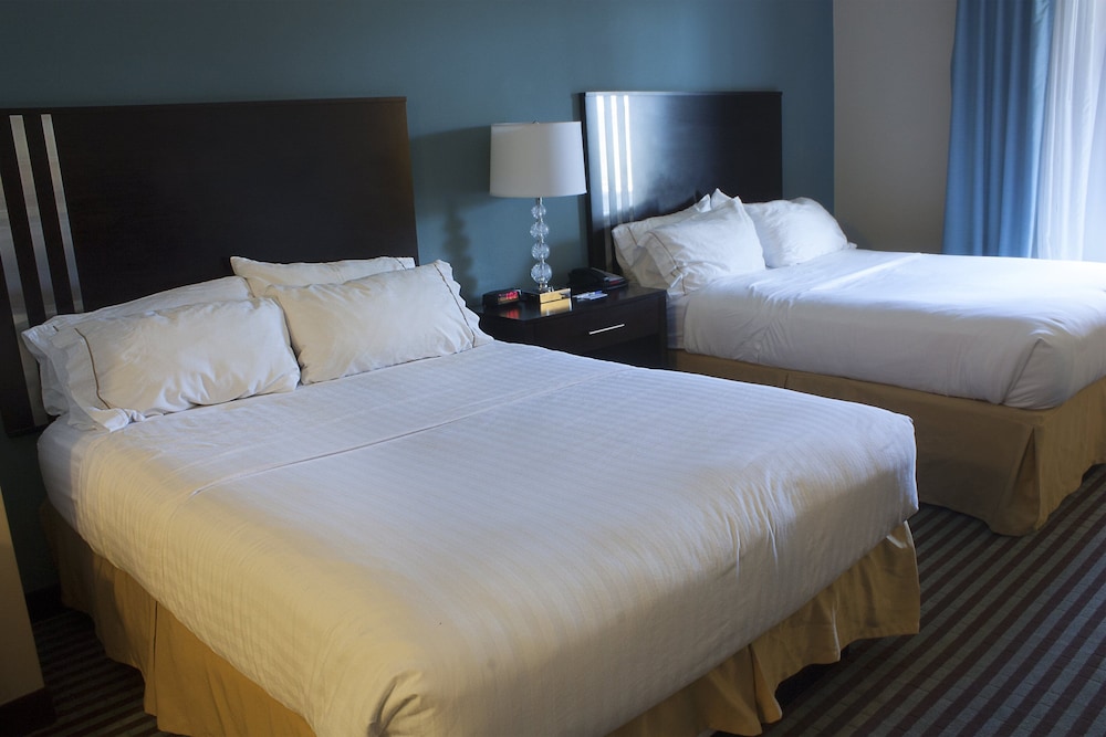 Suite, 2 Queen Beds (Additional Living Area) - Photo 1