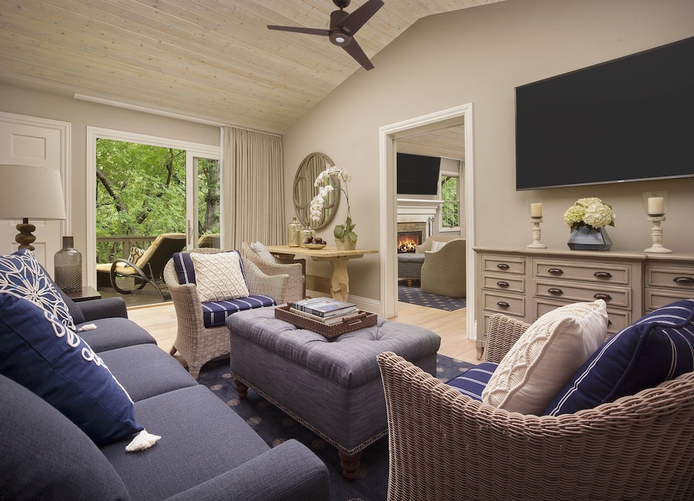 Cottage (Creekside Suite)