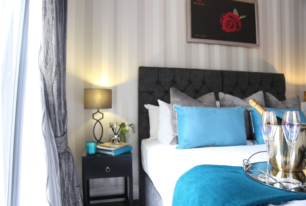Premium Room, 1 King Bed photo 2