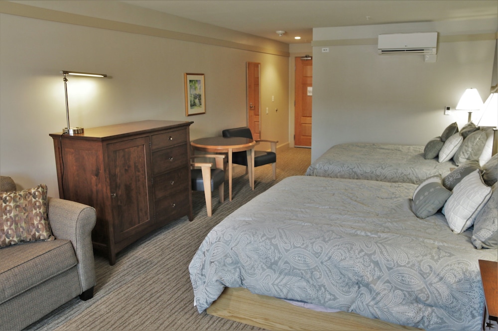 Superior Room, Multiple Beds, Lake View photo 1