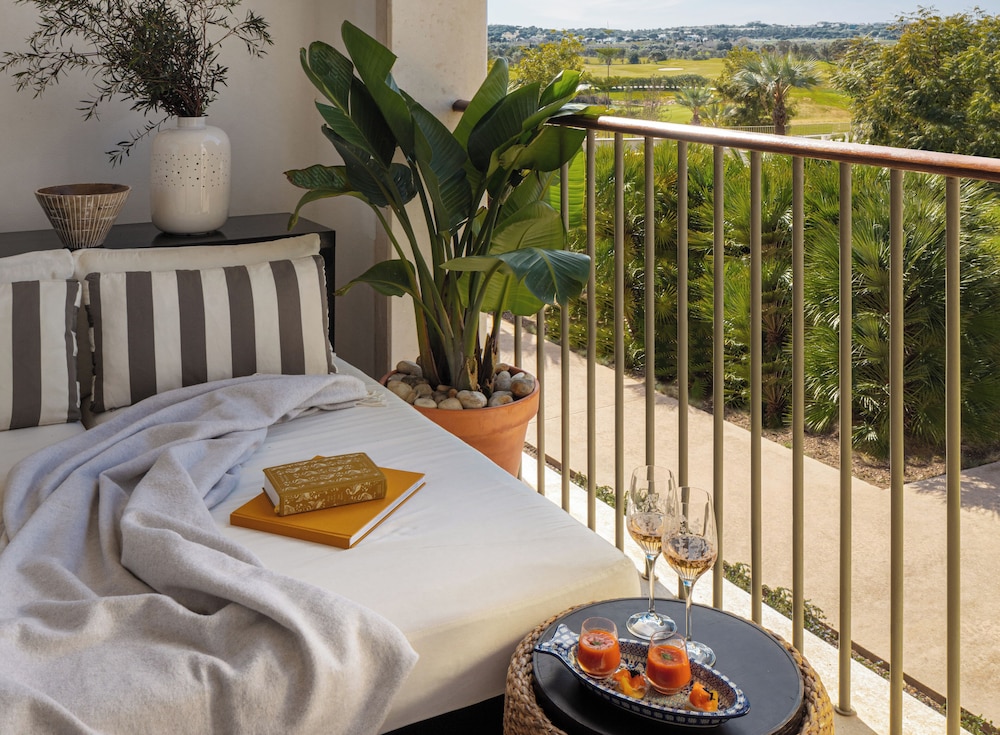 Suite, 1 Bedroom, Balcony, Pool View (Palms) - Photo 3