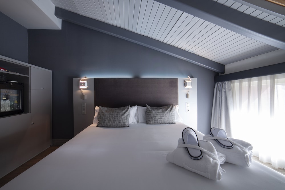 Habitación Doble Abuhardillada