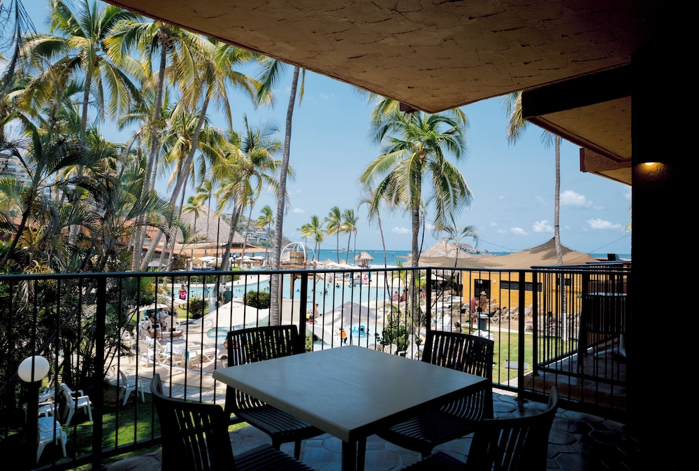 Standard Room, 1 King Bed, Ocean View