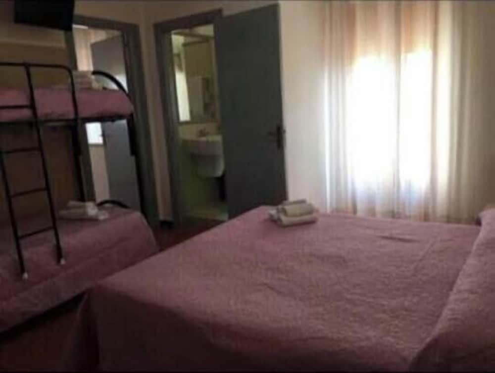 Quadruple Room, Balcony, Partial Sea View