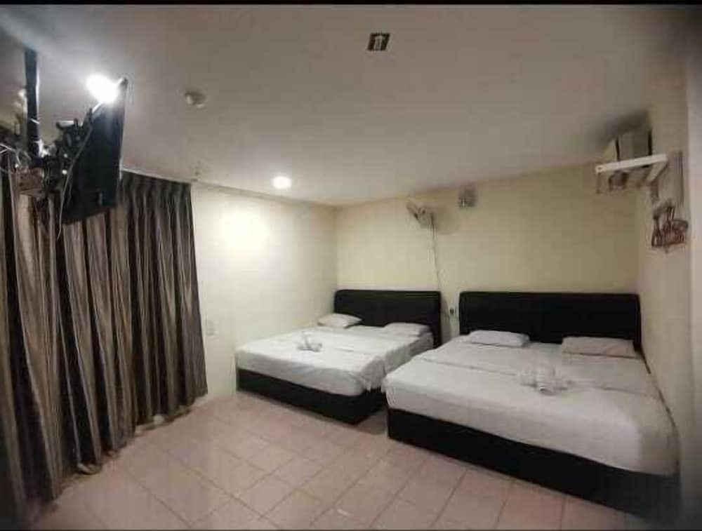 Quadruple Room (No Window)