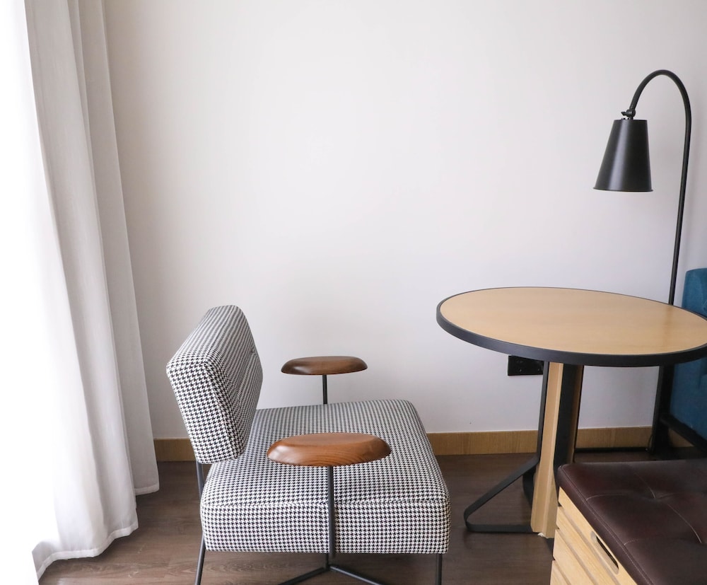 Junior Suite, 1 King Bed, City View - Photo 3