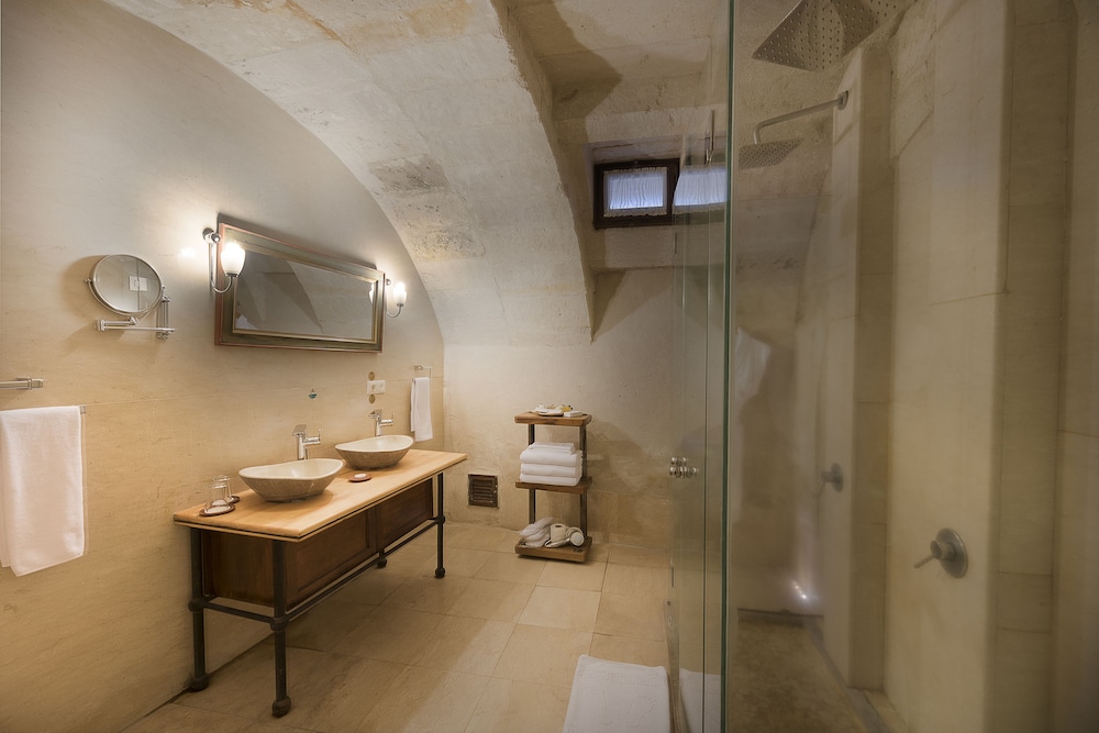 King Suite - Photo 10