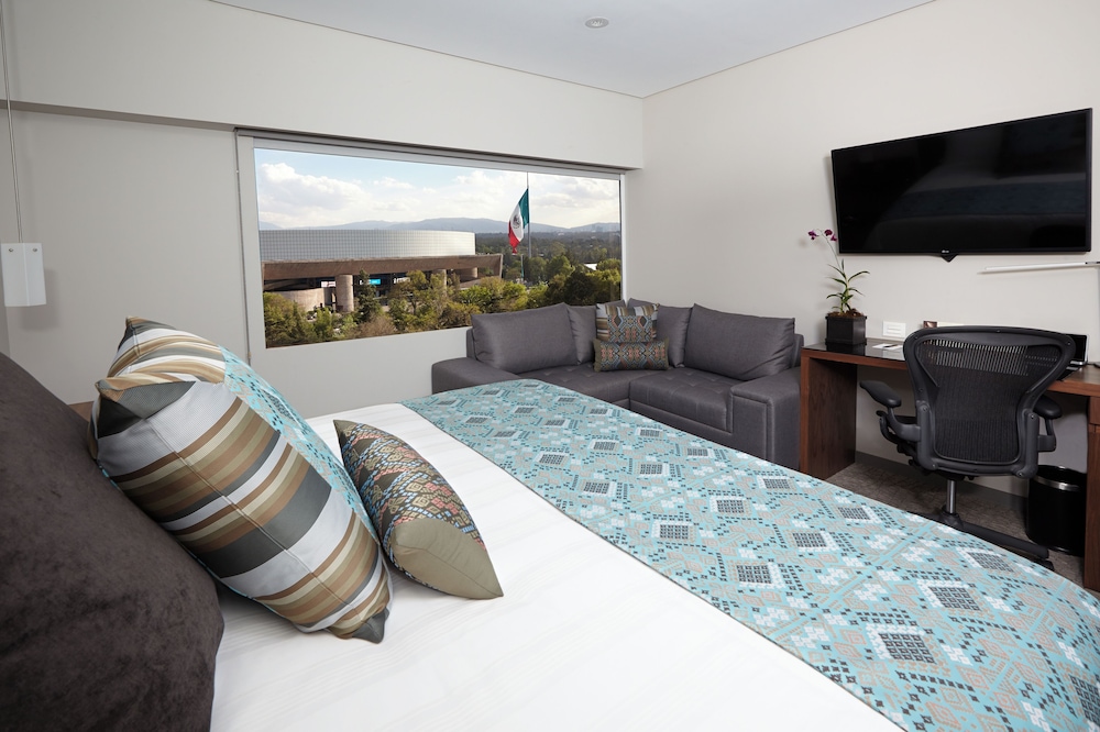 Classic Room, 1 King Bed (Chapultepec Park View) - Photo 1