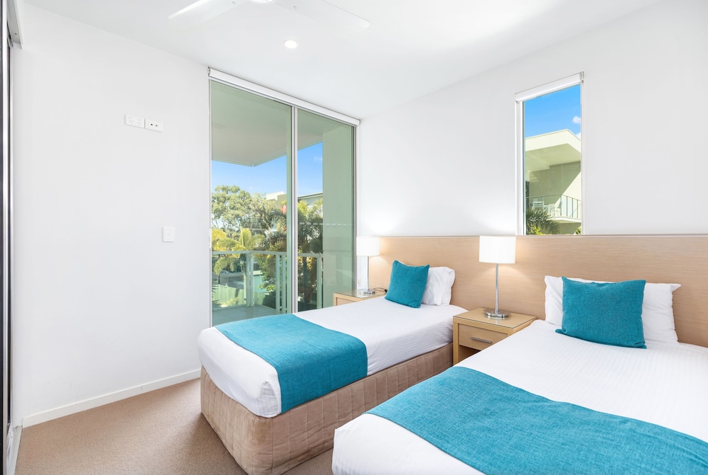 Standard Apartment, 3 Bedrooms, Pool View photo 1