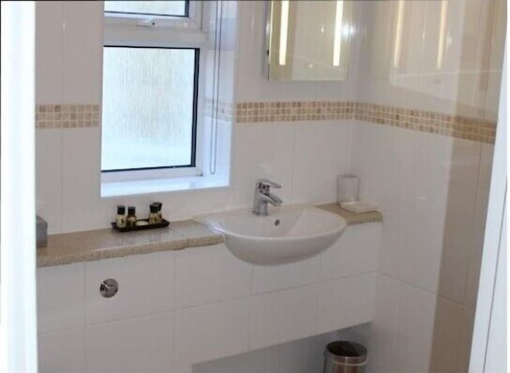 Double Room, Ensuite, Garden View (Small) photo 3