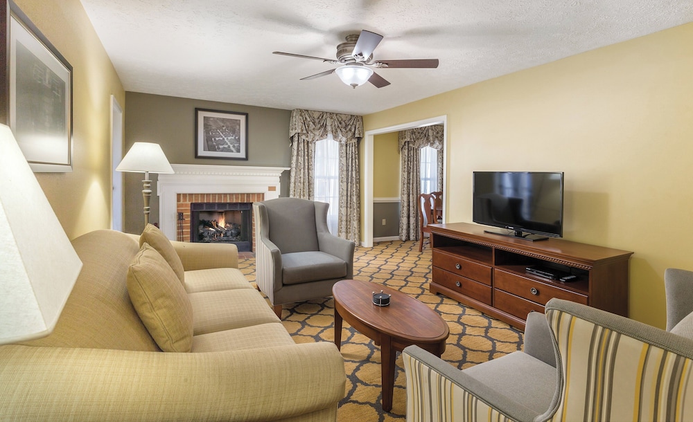 Deluxe Suite, 1 Bedroom, Kitchen (Fireplace & Balcony)