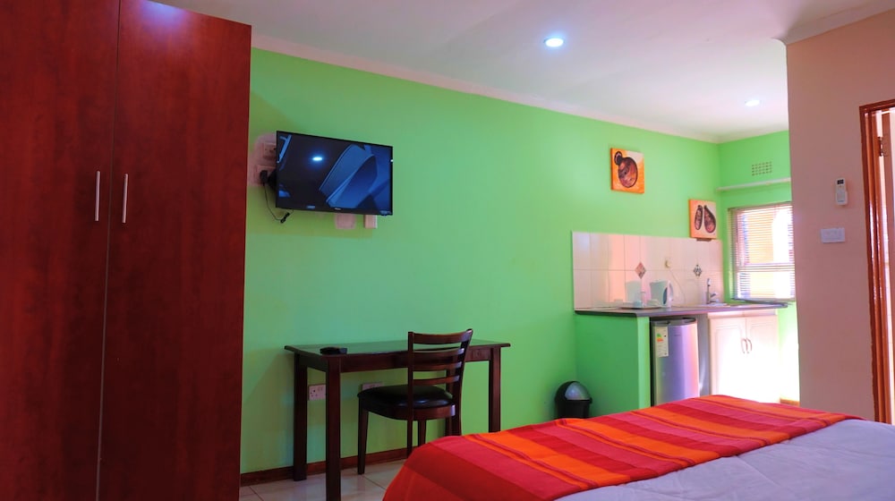 Deluxe Double or Twin Room, 1 Double or 2 Twin Beds photo 2