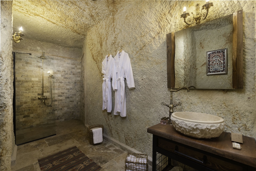 Superior Suite - Photo 21