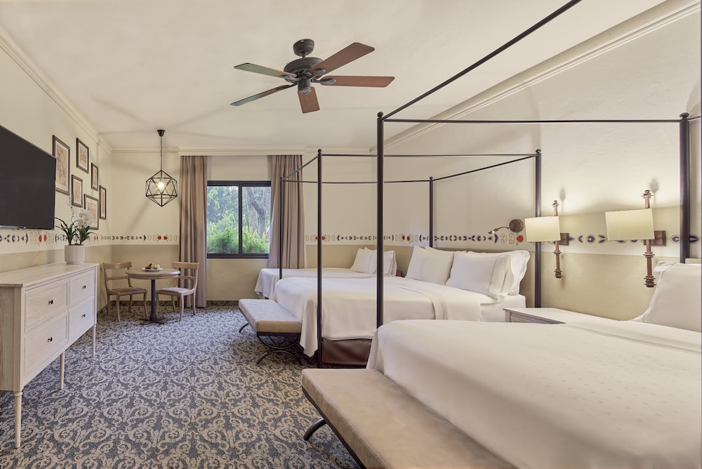 Family Room, 2 Double Beds & 1 Single Bed photo 1