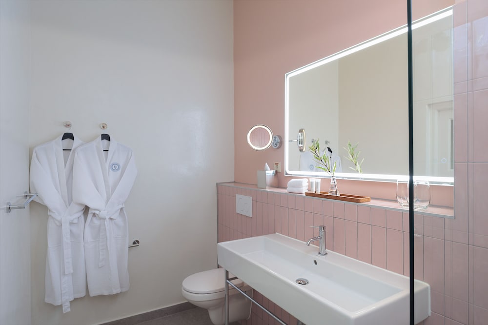 Superior King Room - Photo 7