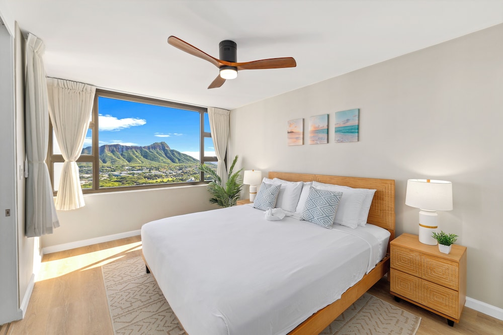 Premium Remodeled Condo with Ocean View and Parking: Premium Suite, 1 Bedroom, Balcony, Ocean View (0125) photo