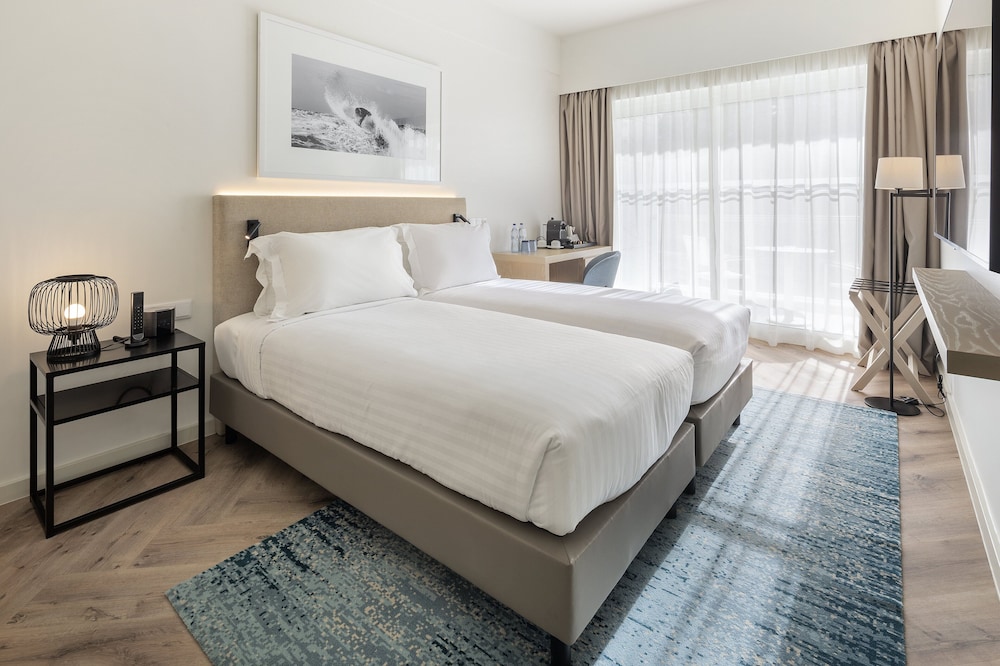 Standard Room, 2 Twin Beds, Balcony, Sea View - Photo 2