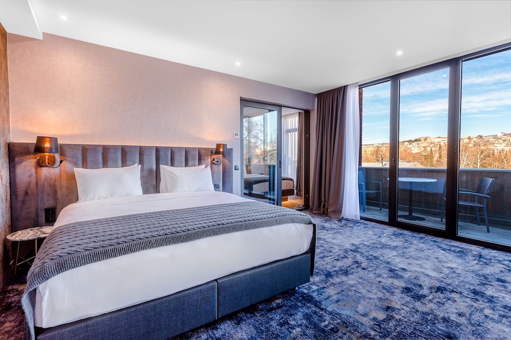 Exclusive Room