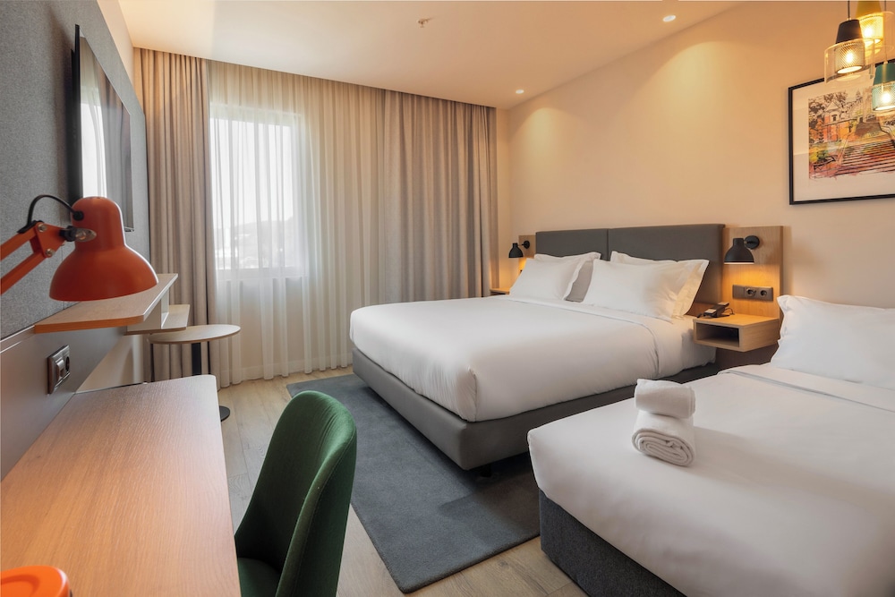 Premium Room, 1 King Bed with Sofa bed, Pool View