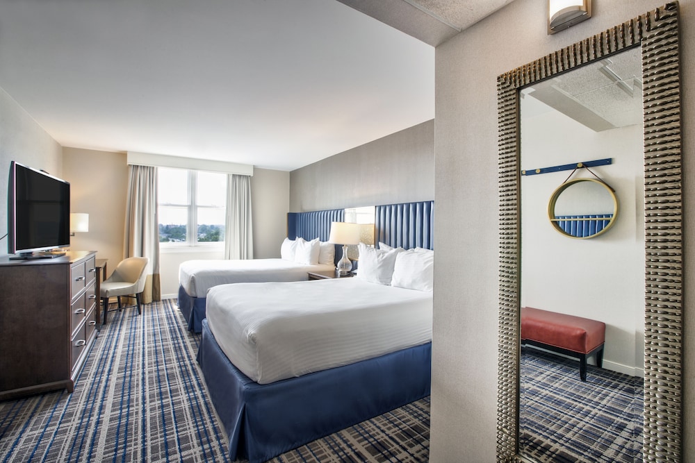 Standard Room, 2 Queen Beds - Photo 2