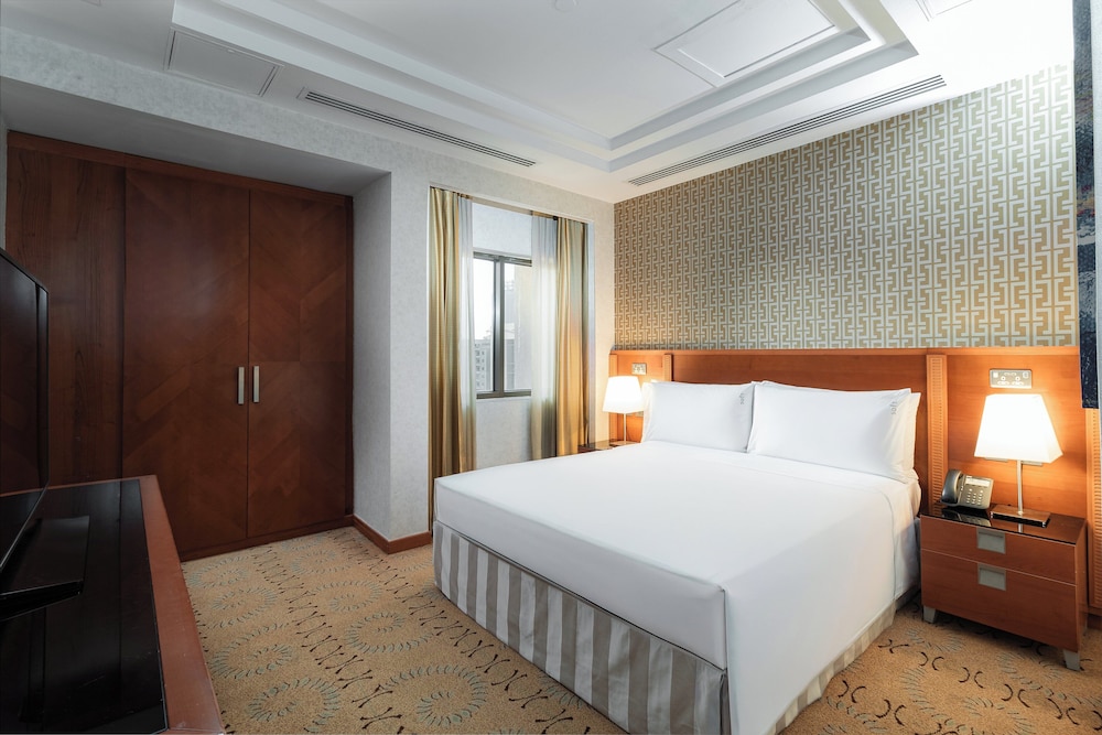 Suite, 2 Bedrooms, Accessible, Club Lounge Access photo 3