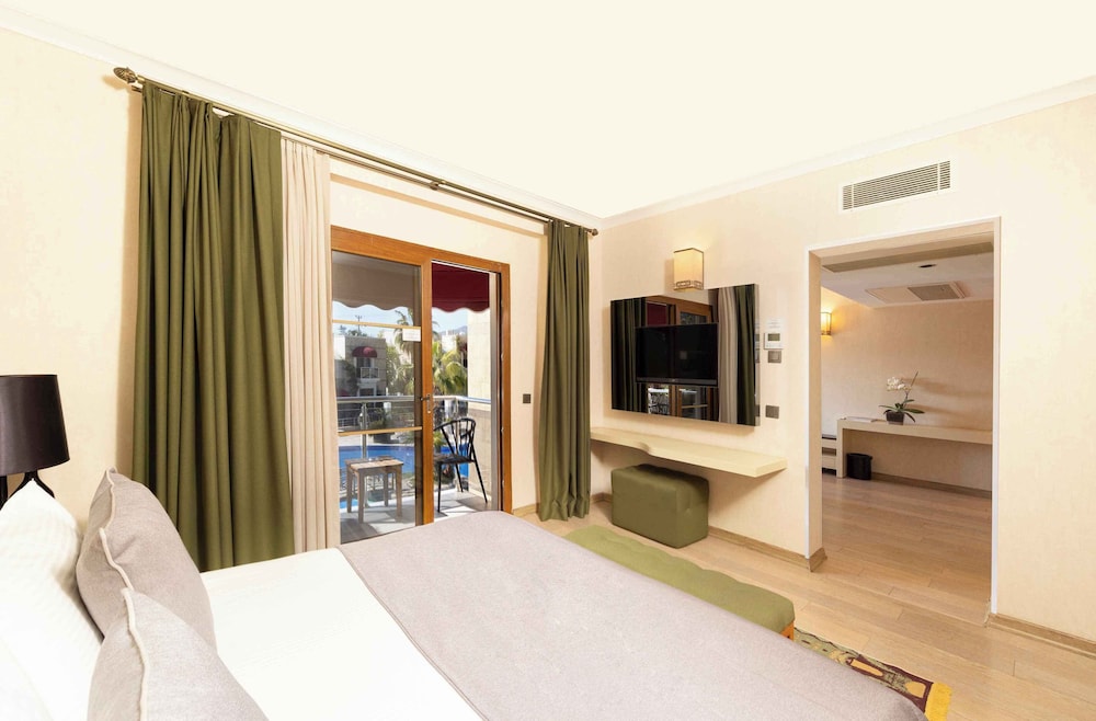 Luxury Suite - Photo 1