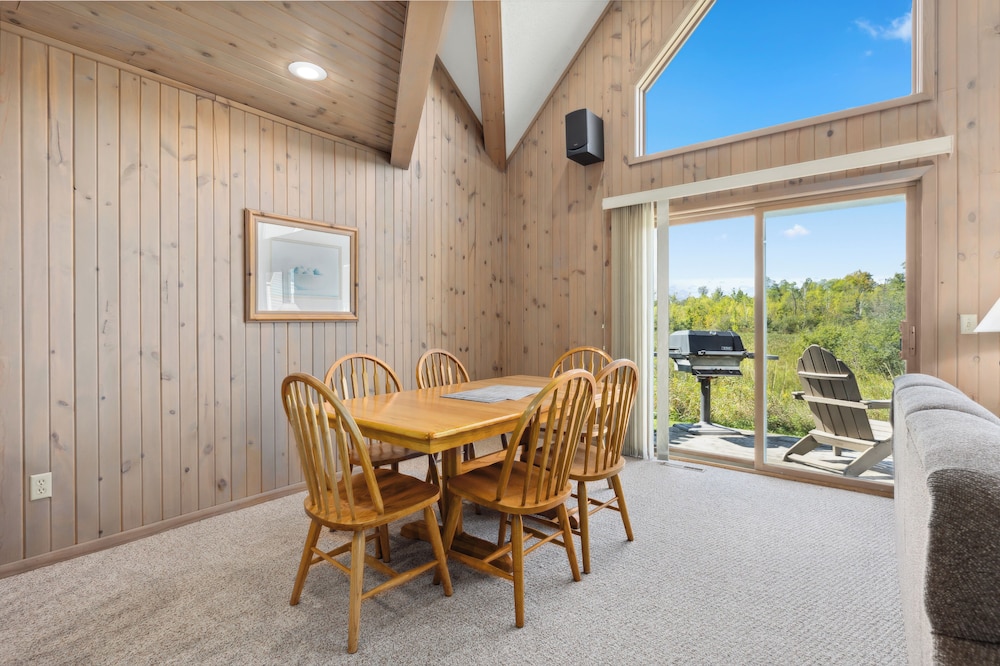 Family Cabin, 2 Bedrooms photo 2