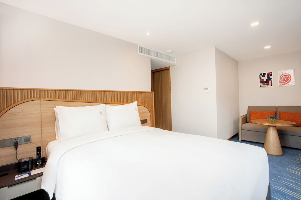 Suite, 1 Queen Bed (Free Breakfast) photo 3