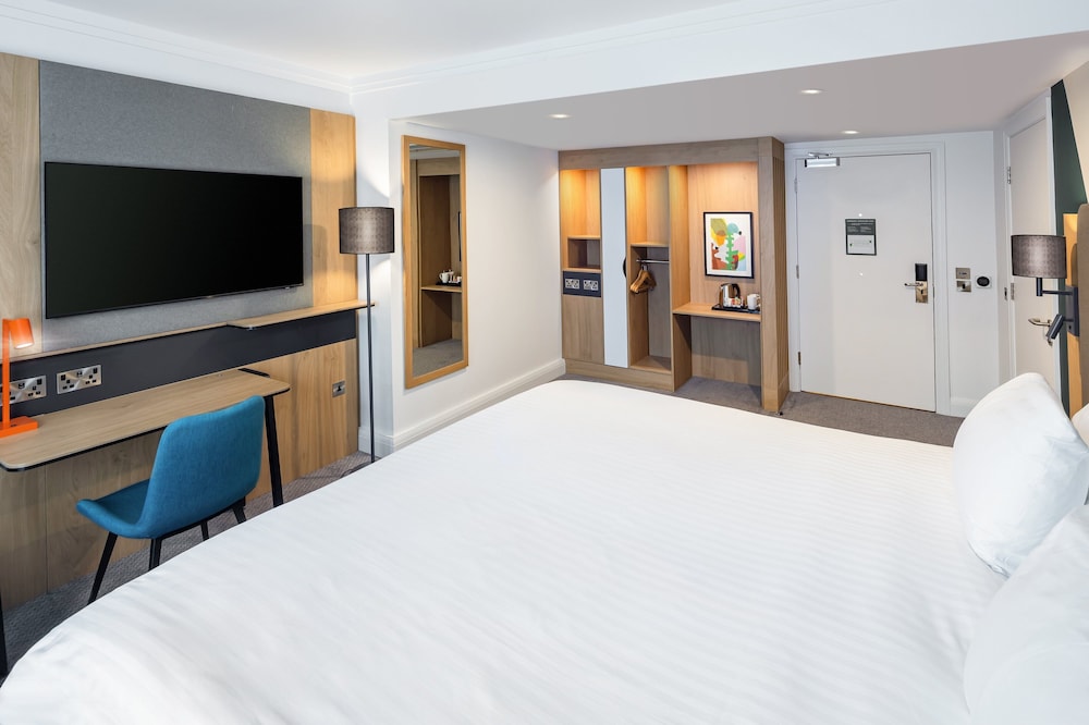 Standard Room, 1 King Bed, Accessible - Photo 1