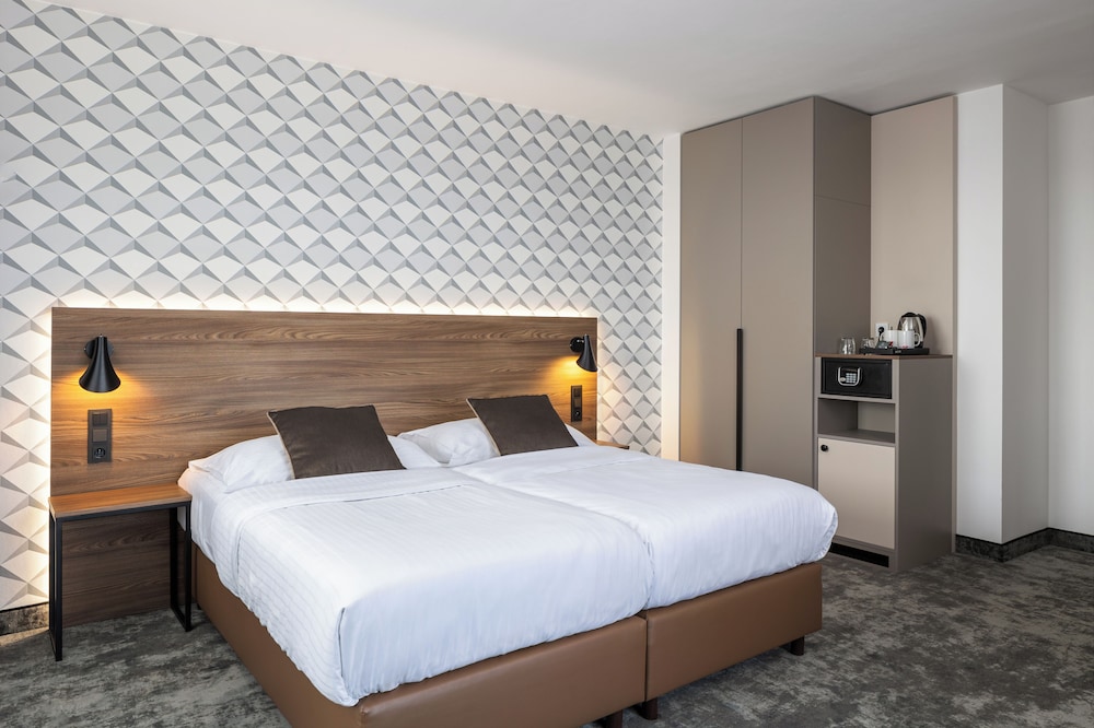 Deluxe Suite, Pool Access - Photo 3