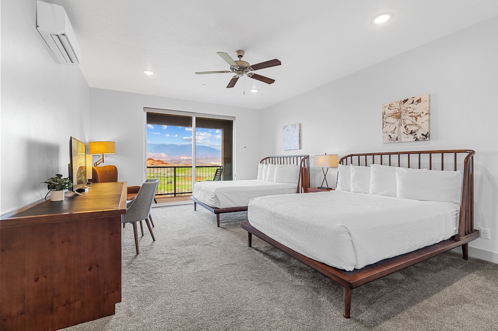 Double Queen Junior Suite Golf View
