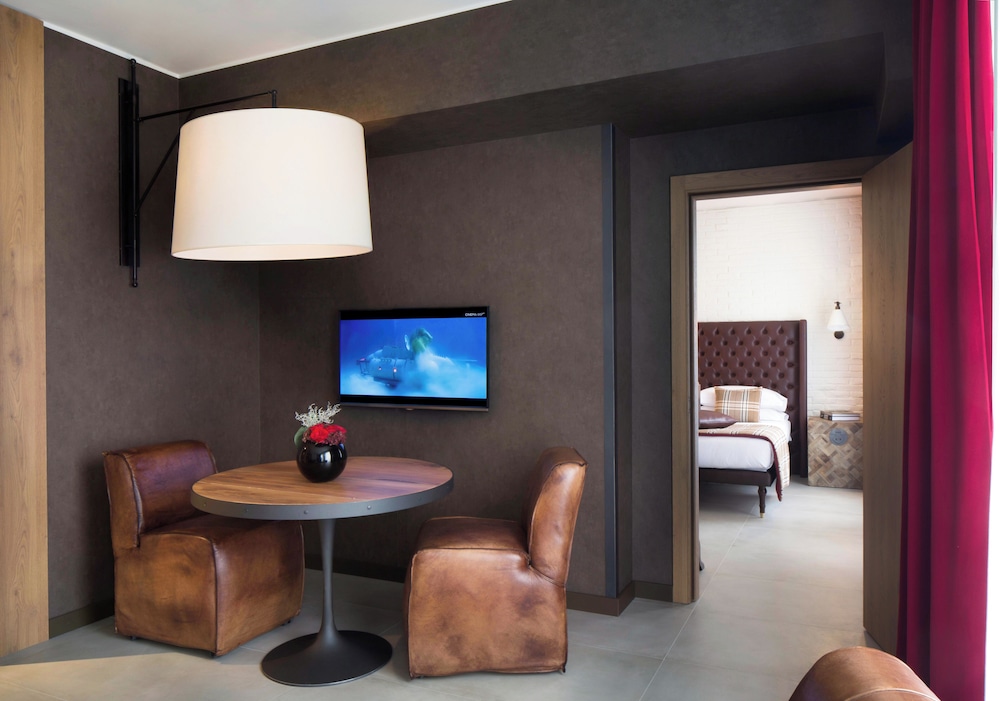 Executive Studio Suite